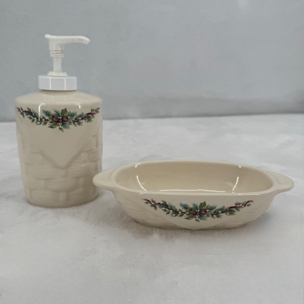 Vtg Pfaltzgraff Holiday Holly Joy Basketweave Heritage Cream Dispenser/Dish Set